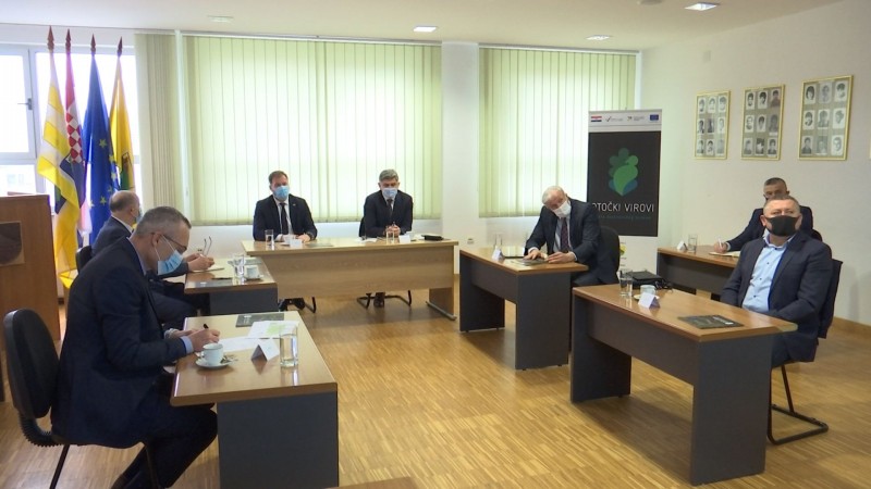 u-otoku-odrzan-radni-sastanak-za-nastavak-izgradnje-prometnice-od-otoka-do-bosnjaka012