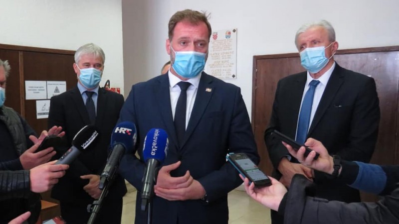 potpisivanje-ugovora-vinkovci010