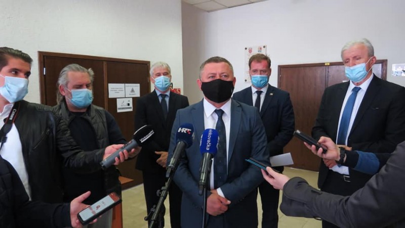 potpisivanje-ugovora-vinkovci011