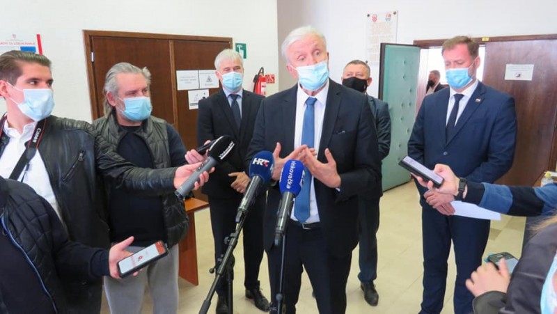 potpisivanje-ugovora-vinkovci013