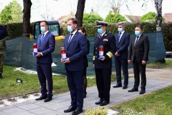 u-vinkovcima-odana-pocast-poginulim-hrvatskim-redarstvenicima005