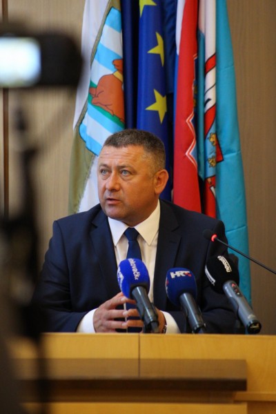 novoizabrani-zupan-damir-dekanic-preuzeo-duznost07